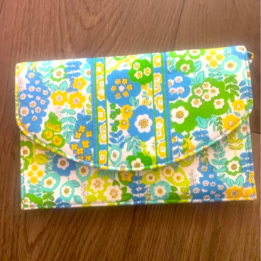 Vera Bradley wallet floral print